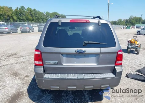 2009 Ford Escape Xlt z USA, uszkodzony, nr VIN 1FMCU03709KA99491